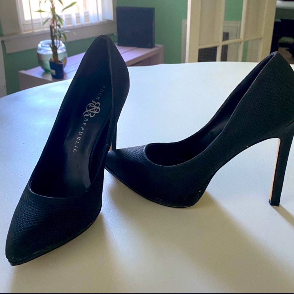 Rock Republic Pointed Black Heels